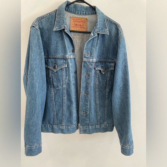 Levi’s Jean Jacket - Picture 5 of 5